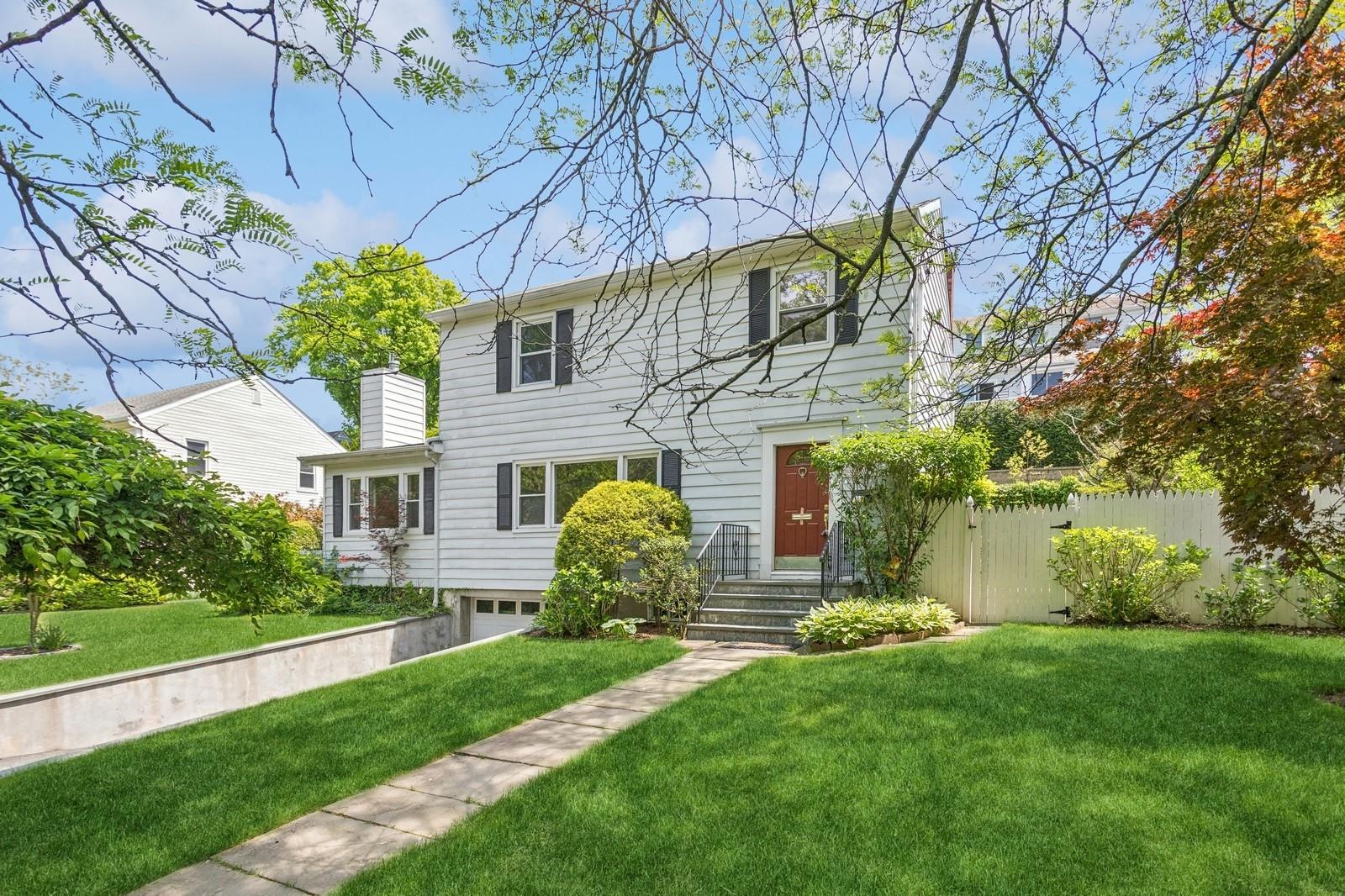60 Dale Road, Eastchester, New York image 2