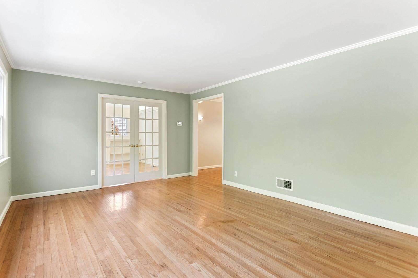 60 Dale Road, Eastchester, New York image 5