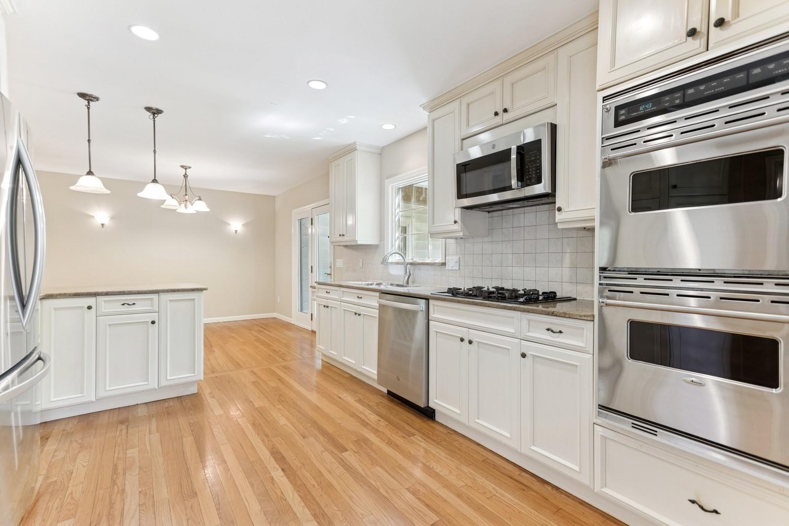 60 Dale Road, Eastchester, New York image 10