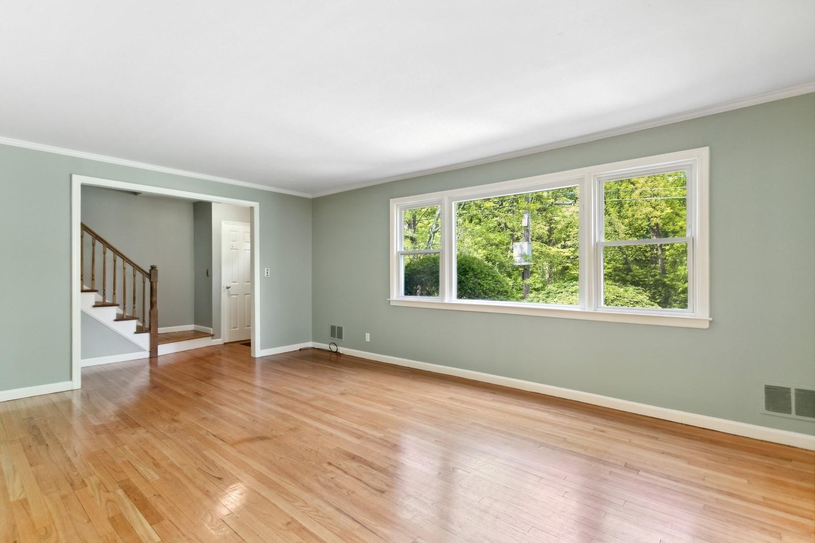 60 Dale Road, Eastchester, New York image 7