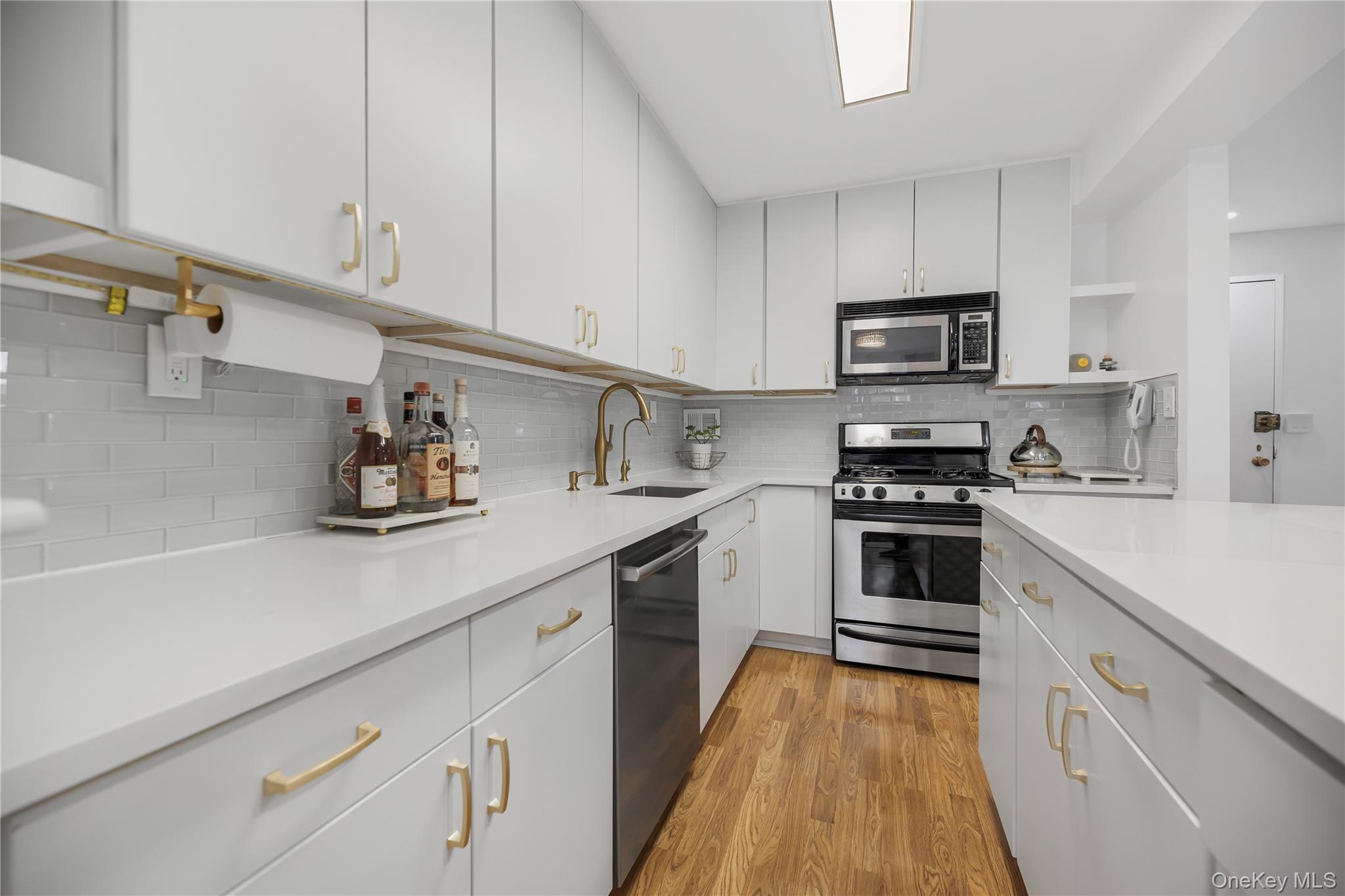 377 Westchester Ave APT 6J
