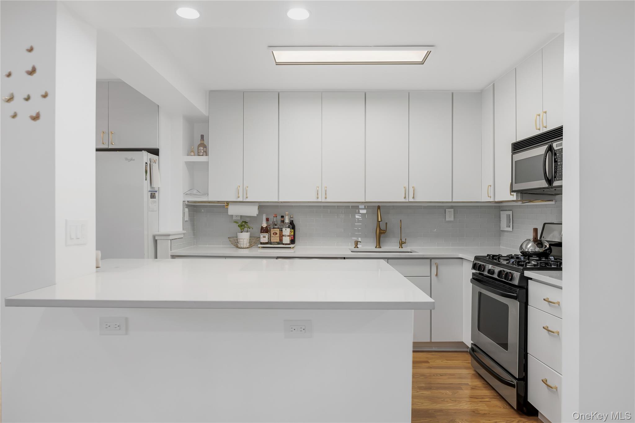 377 Westchester Ave APT 6J