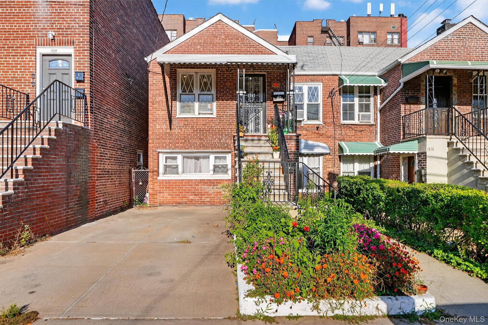 1818 Tomlinson Avenue