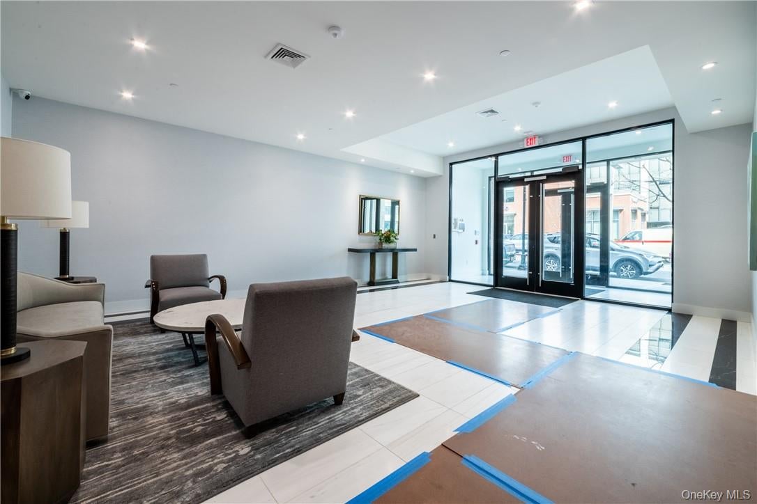 110 Chatsworth Avenue 401