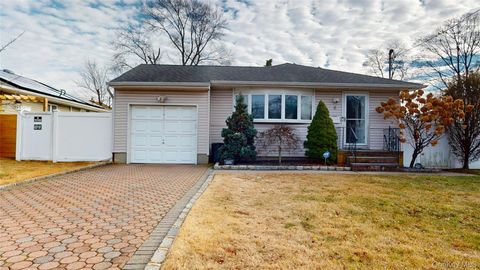 8 Pleasant Avenue Farmingdale NY 11735