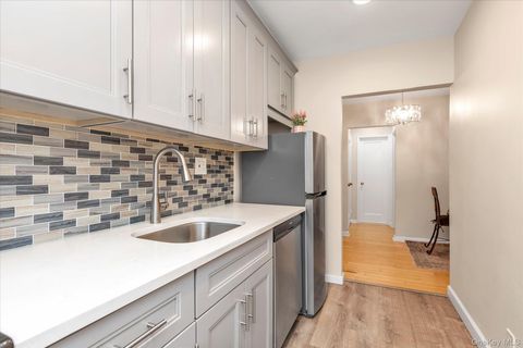 Homes For Sale - 396 Merrick Road #1A<br/> Nassau County, Rockville Centre, NY 11570