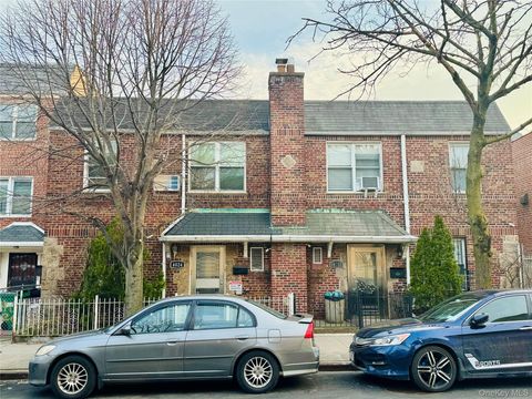 Photo of 40-24 Aske Street, Elmhurst, NY 11373 (MLS # 985510)