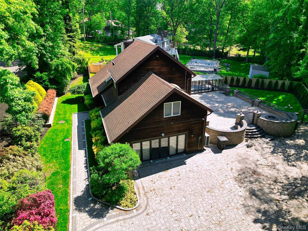 Photo of 44 Warner Road, Huntington, NY 11743 (MLS # 1003609)