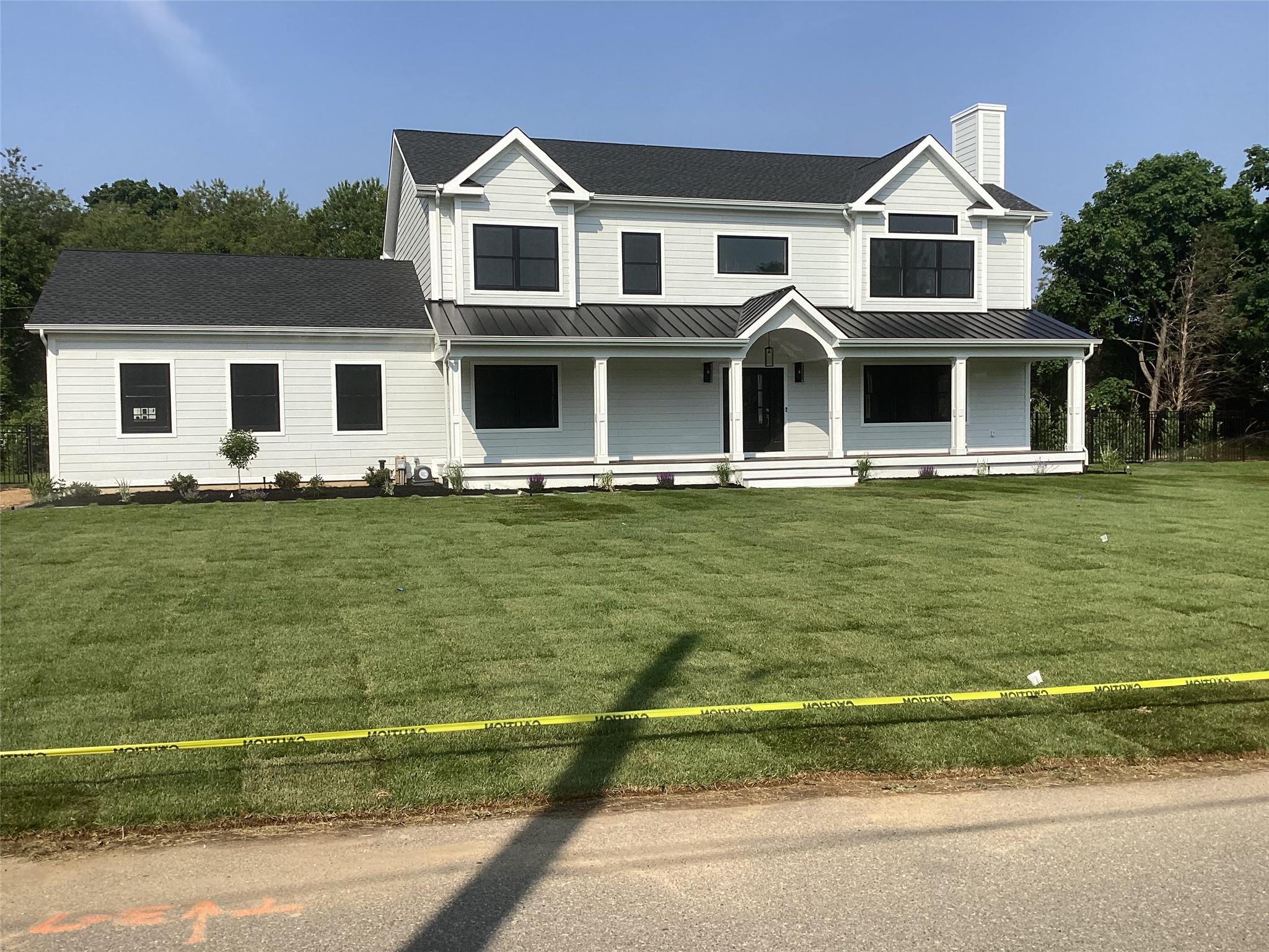 Maple Lane, Greenport, Hamptons, NY - 5 Bedrooms  
4.5 Bathrooms - 