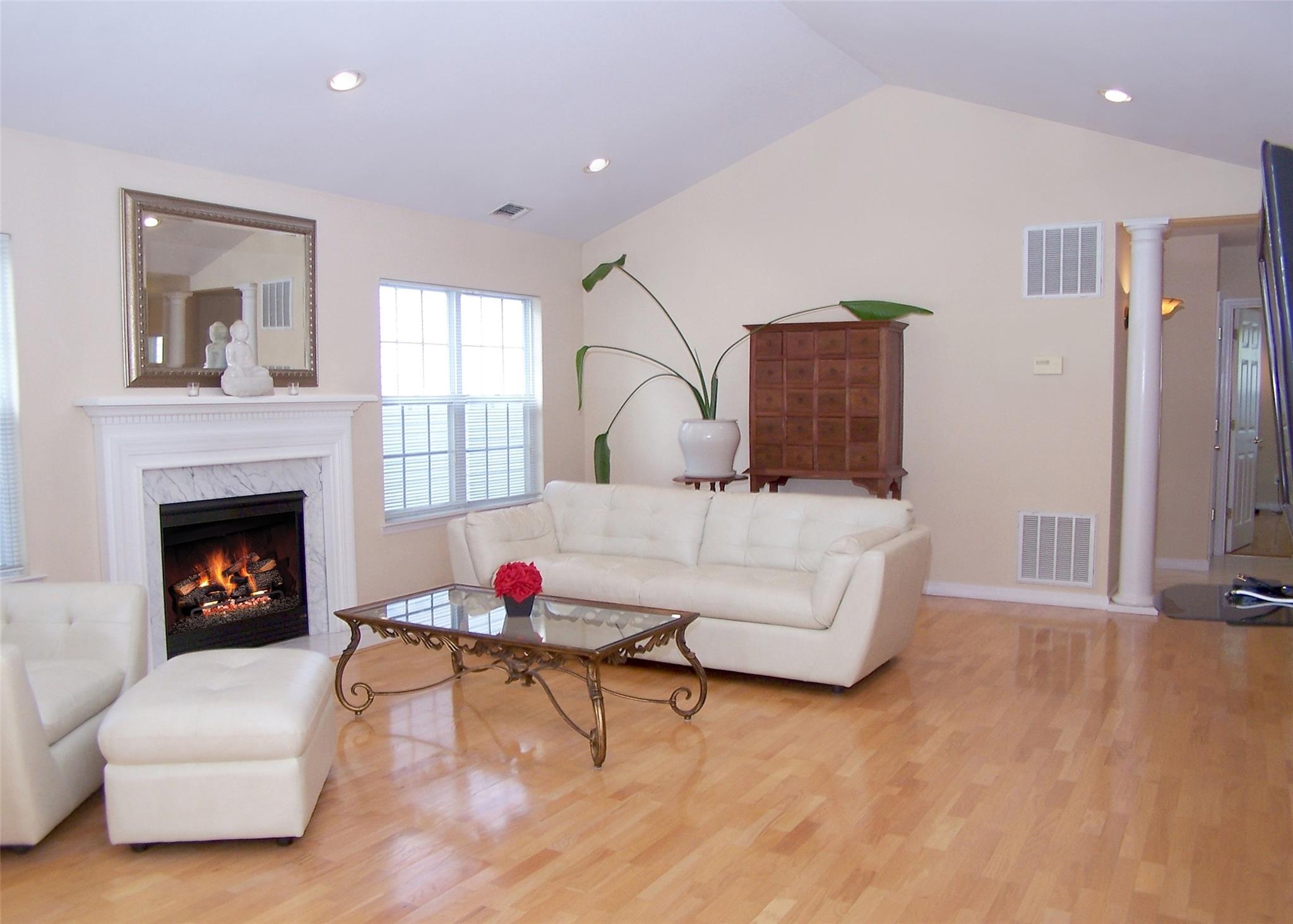 29 Madison Circle, Middle Island, New York image 13