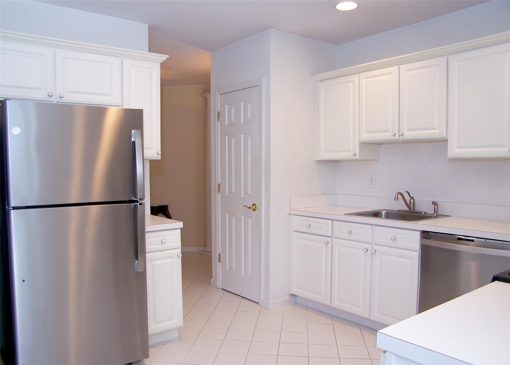 29 Madison Circle, Middle Island, New York image 10