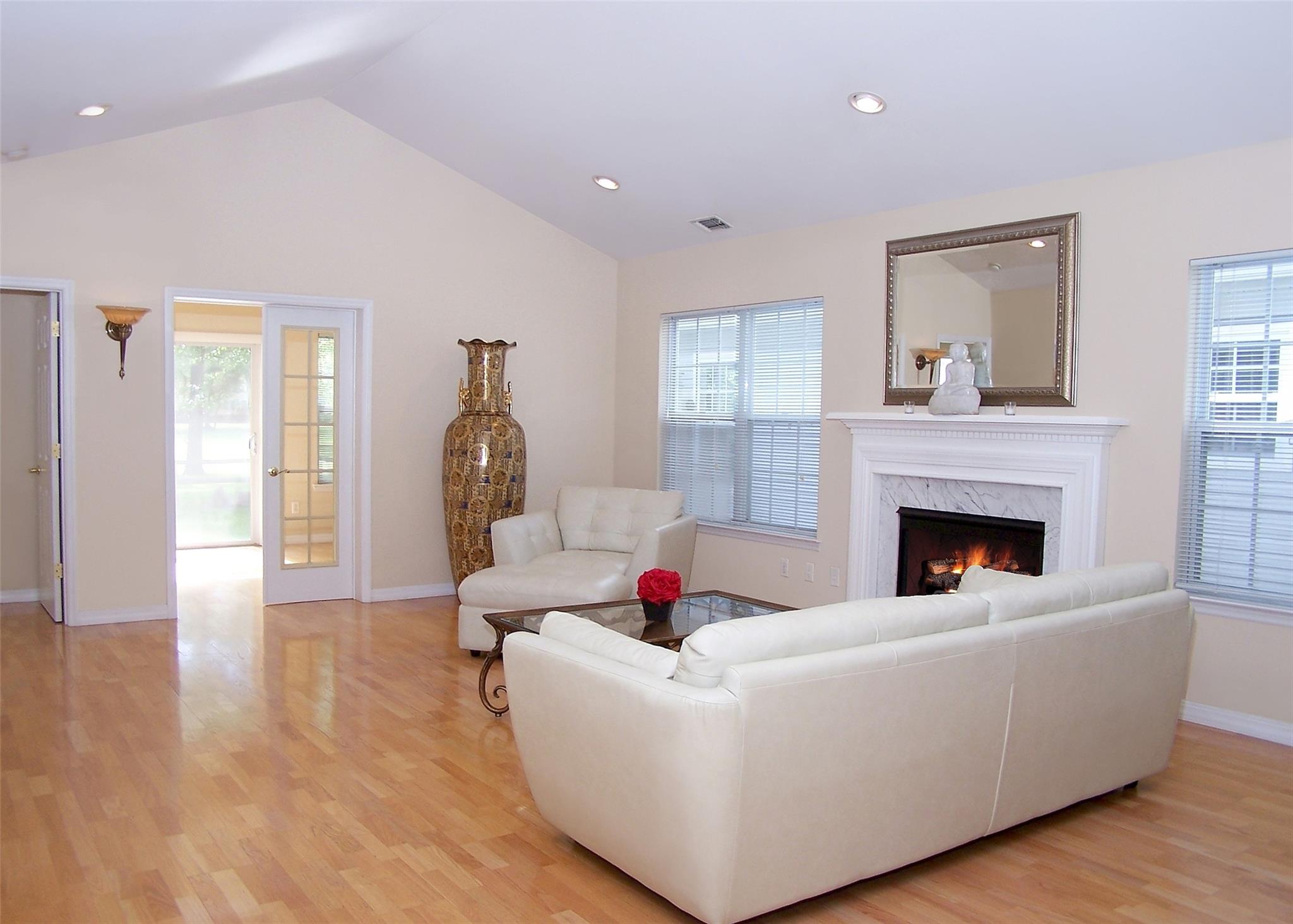 29 Madison Circle, Middle Island, New York image 14