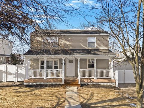 Homes For Sale - 2409 Lindy Road<br/> Westbury, NY 11590