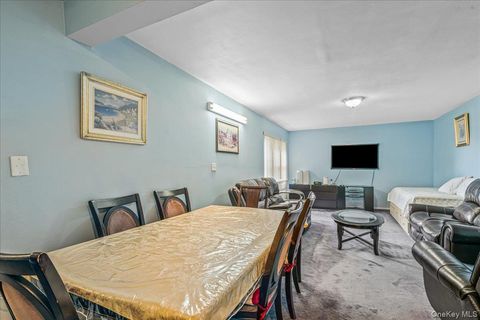 Homes For Sale - 144-55 Melbourne Ave Ave #2E<br/> Flushing, NY 11367