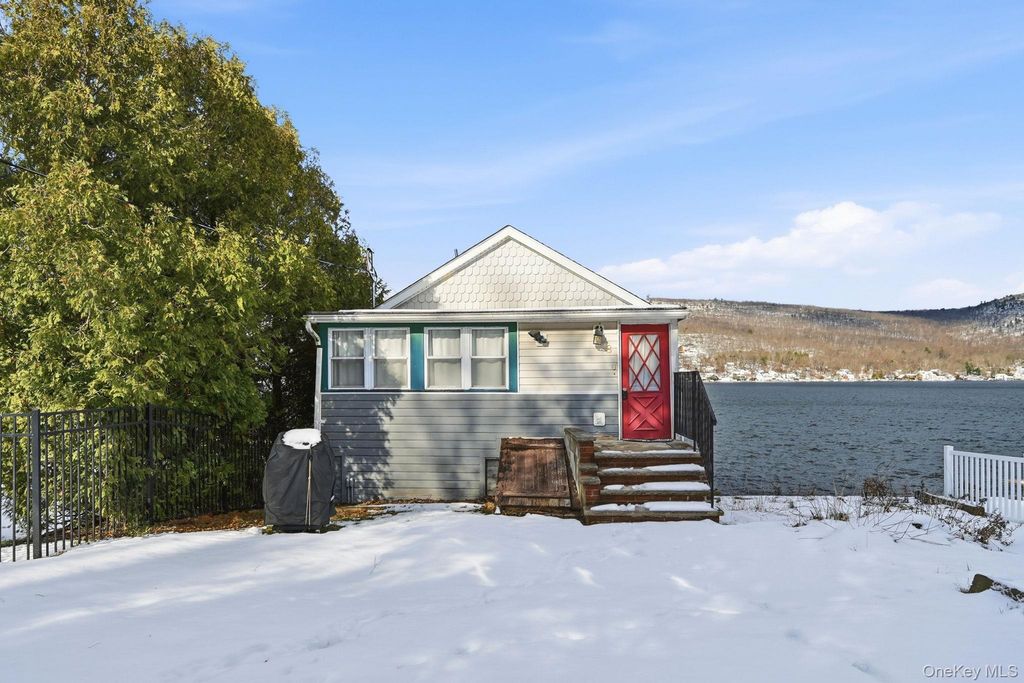 Photo of 8 Wendy Way, Warwick, NY 10925 (MLS # 946759)