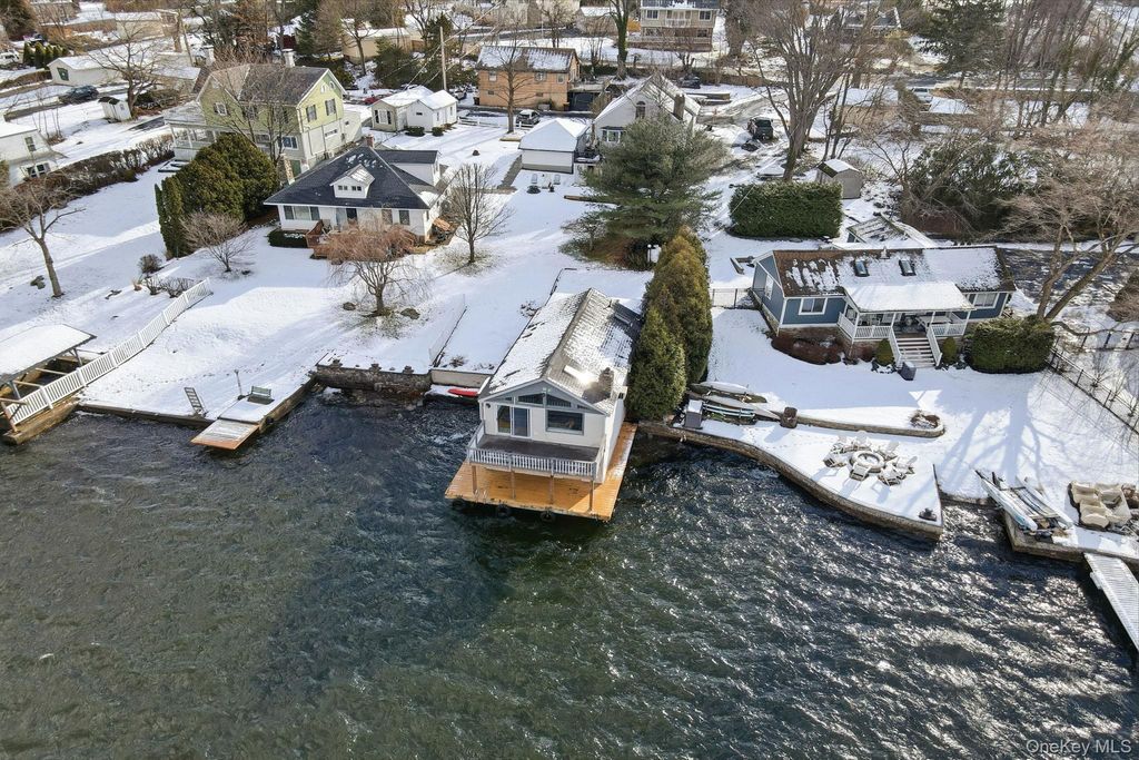 Photo of 8 Wendy Way, Warwick, NY 10925 (MLS # 946759)