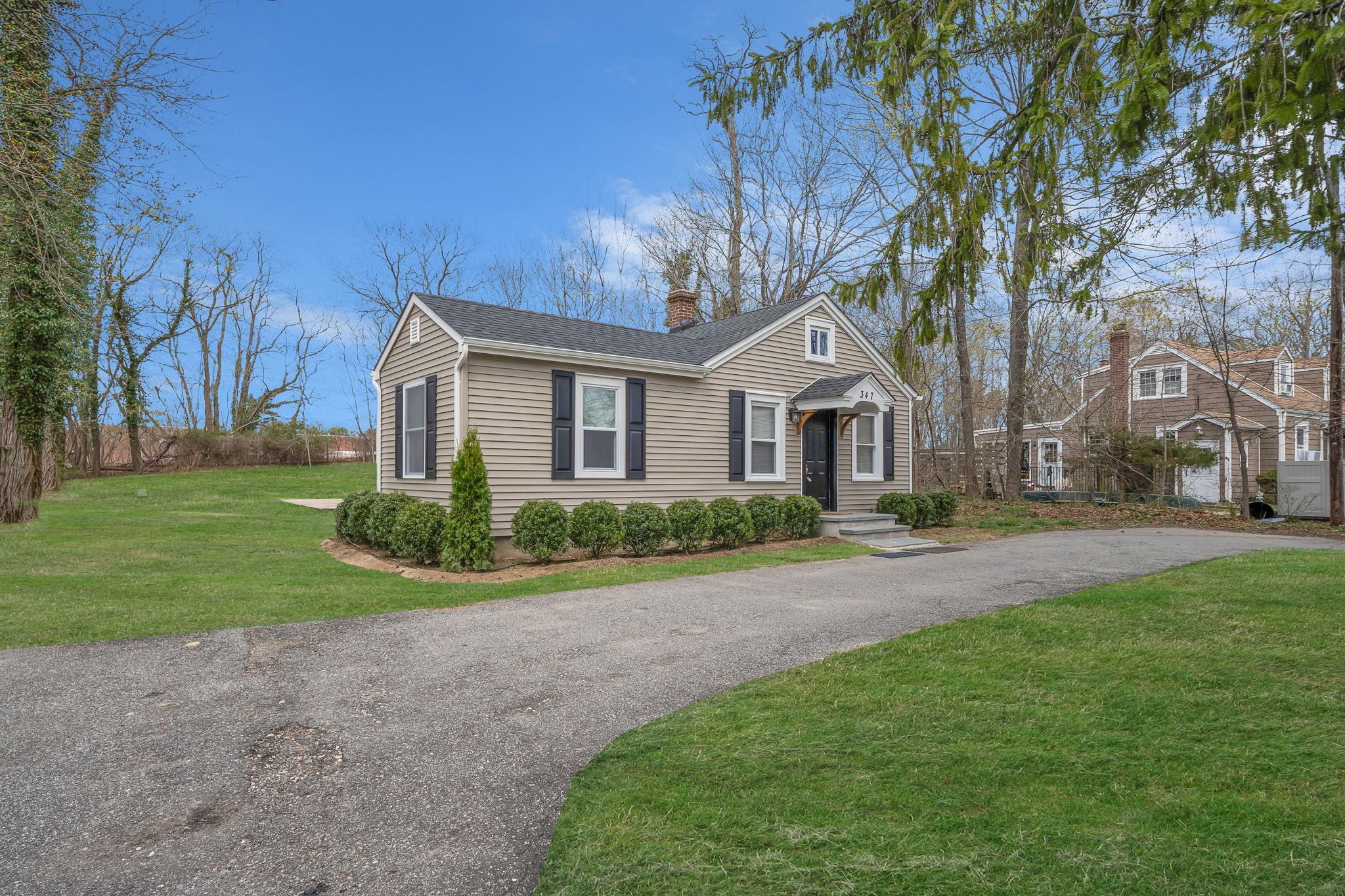 347 S Country Road, Brookhaven, New York image 2