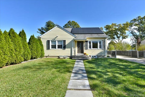 Photo of 95 Wright Avenue, Deer Park, NY 11729 (MLS # 1065944)