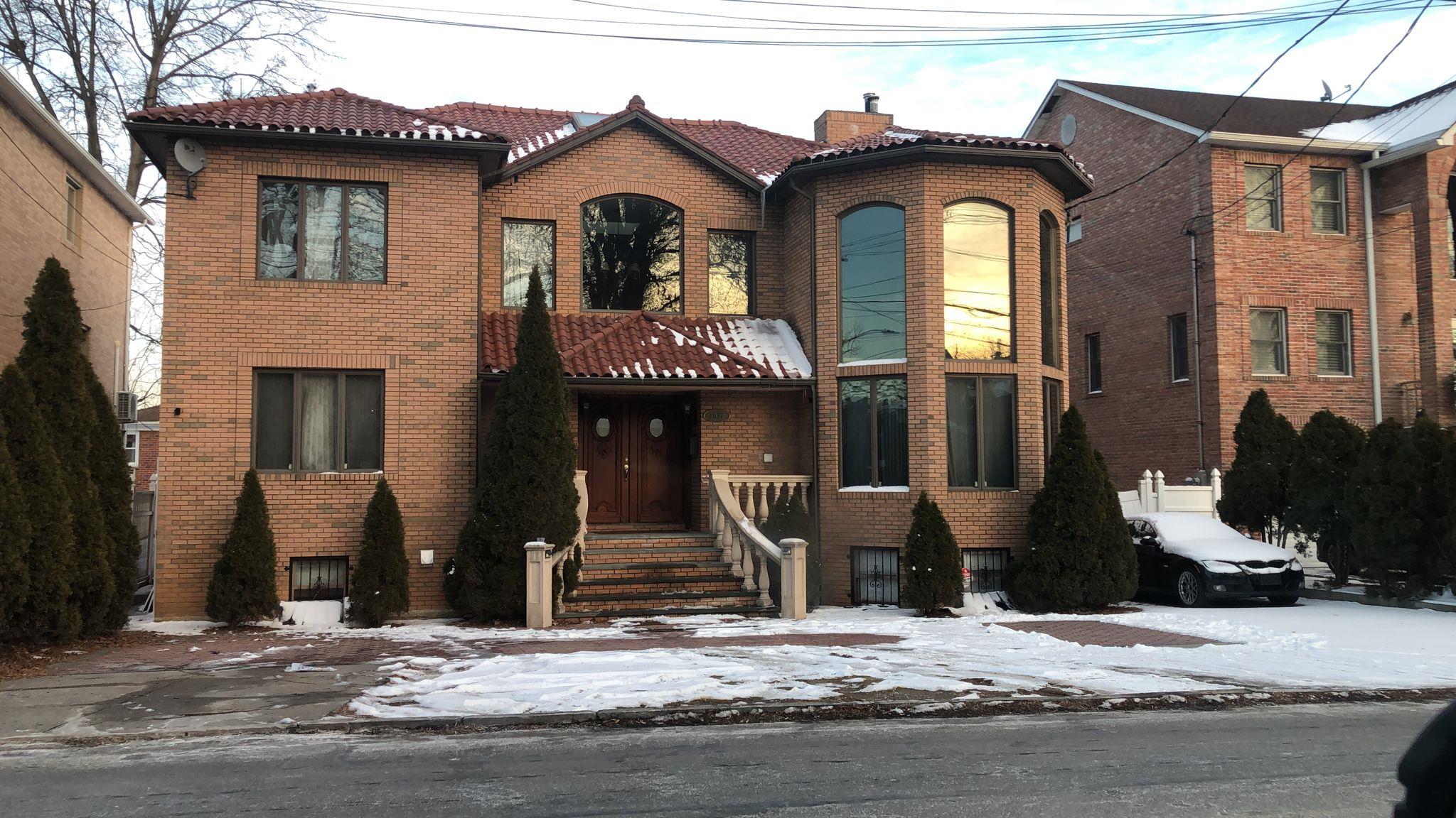 Property for Sale at 221st Street, Bayside, Queens, NY - Bedrooms: 5 
Bathrooms: 4 
Rooms: 10  - $1,399,000