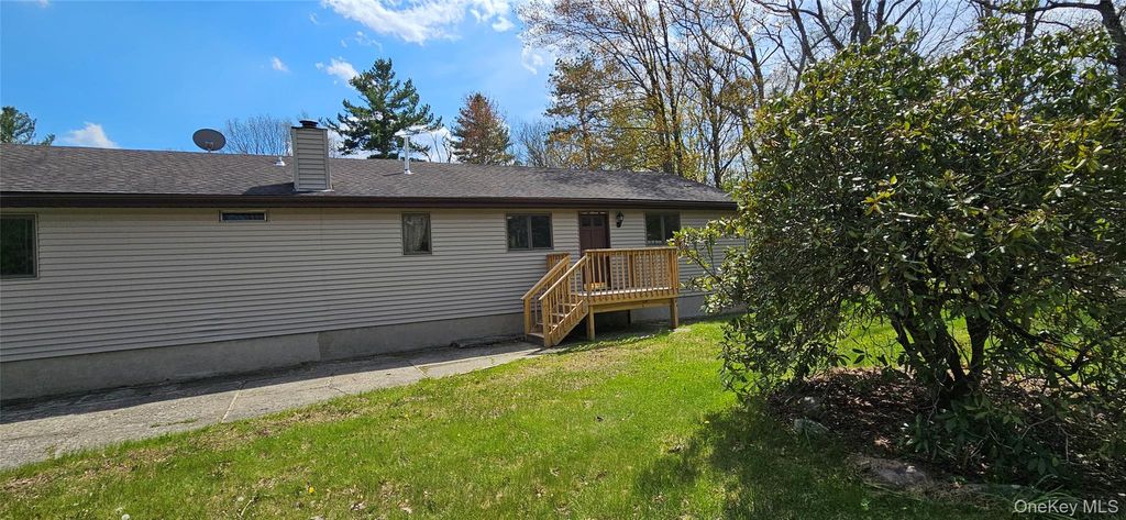 Photo of 87 W Peenpack Trail, Sparrowbush, NY 12780 (MLS # 995565)