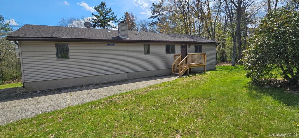 Photo of 87 W Peenpack Trail, Sparrowbush, NY 12780 (MLS # 995565)