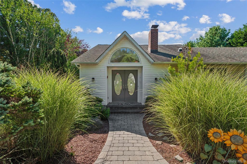 Photo of 35 Halsey Road, Remsenburg, NY 11960 (MLS # 966039)