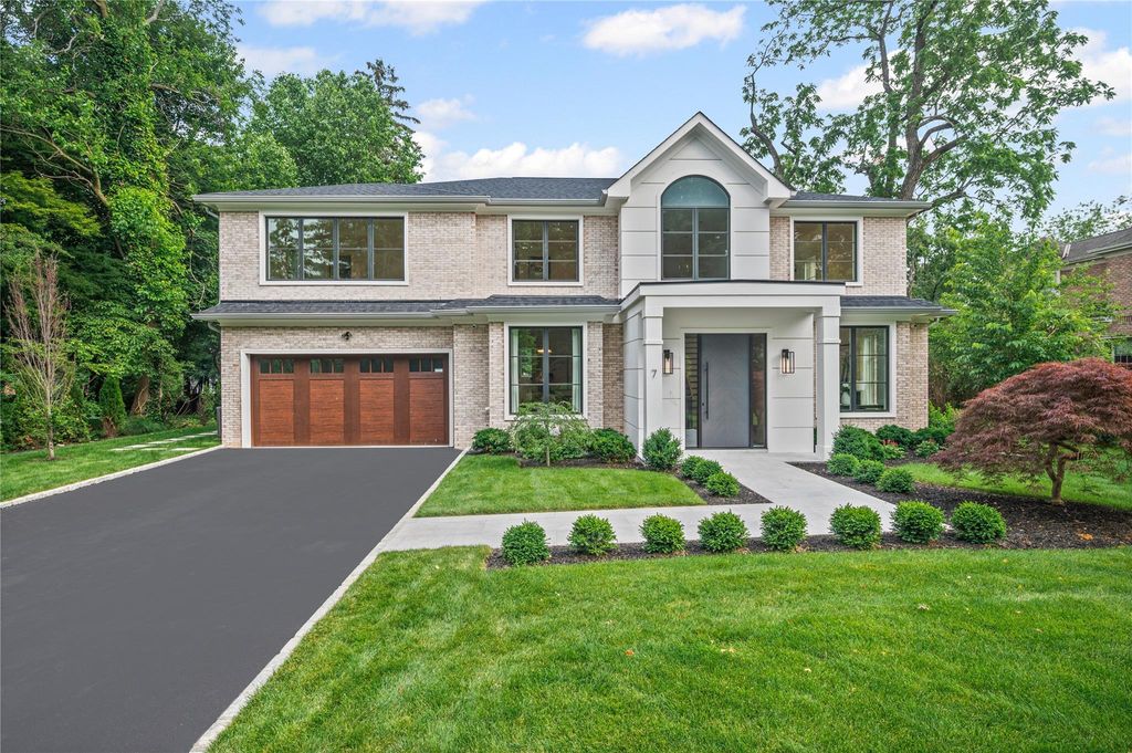 Photo of 7 Mirrielees Road, Great Neck, NY 11021 (MLS # 872989)
