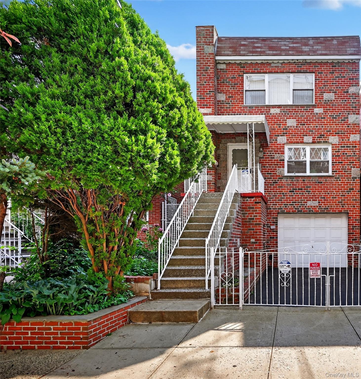 2166 Paulding Avenue