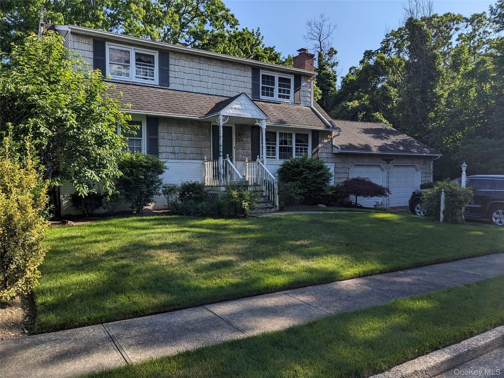 Photo of 2 Rhode Island Avenue, Massapequa, NY 11758 (MLS # 992438)