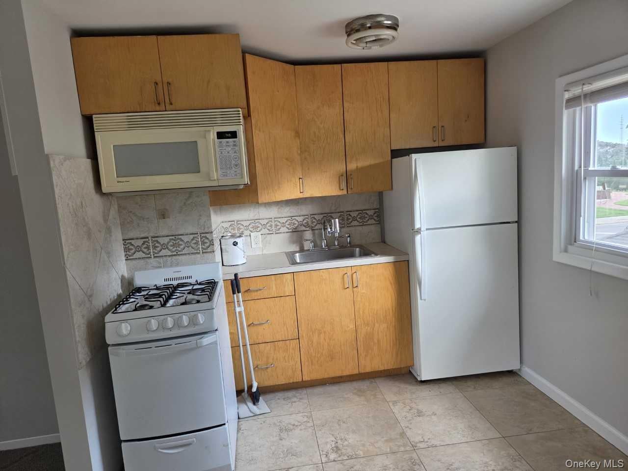 140 N Forest Avenue 2nd Floor