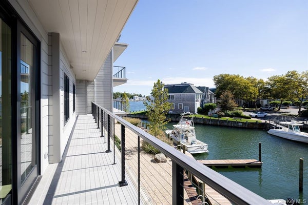 123 STERLING AVE APT 2, GREENPORT, NY 11944 - Image 113dabd80cb0fae2b2df6e7dacf08715/908382579
