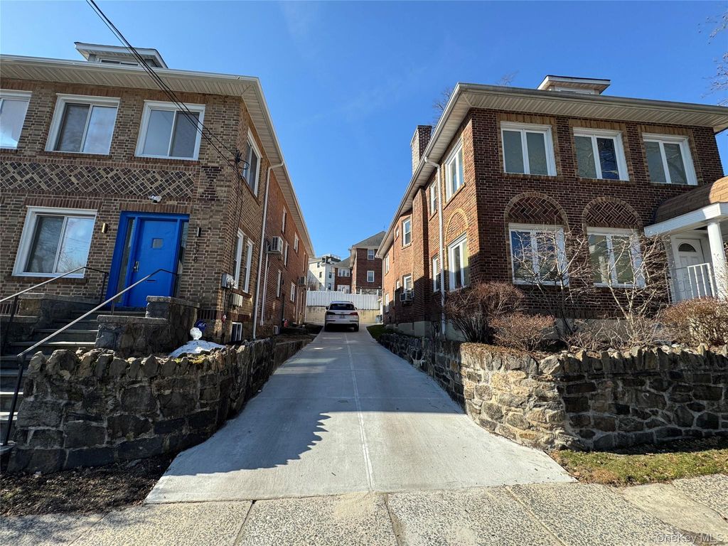 Photo of 578 E 3rd Street, Mount Vernon, NY 10553 (MLS # 977836)