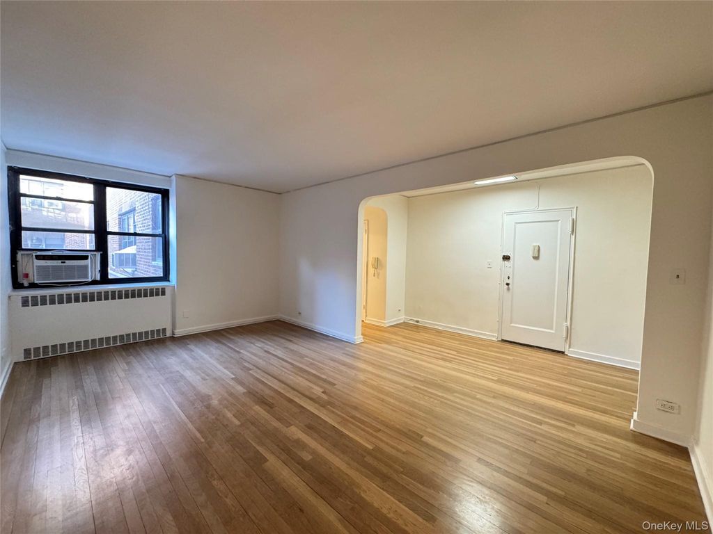Photo of 6735 Yellowstone Boulevard #3R, Forest Hills, NY 11375 (MLS # 960944)