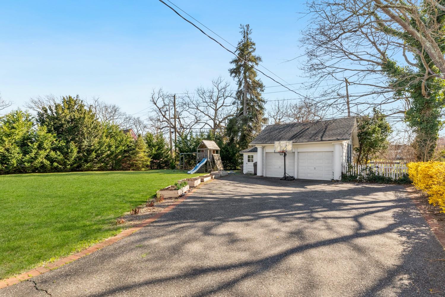 147 S Windsor Avenue, Brightwaters, New York image 32