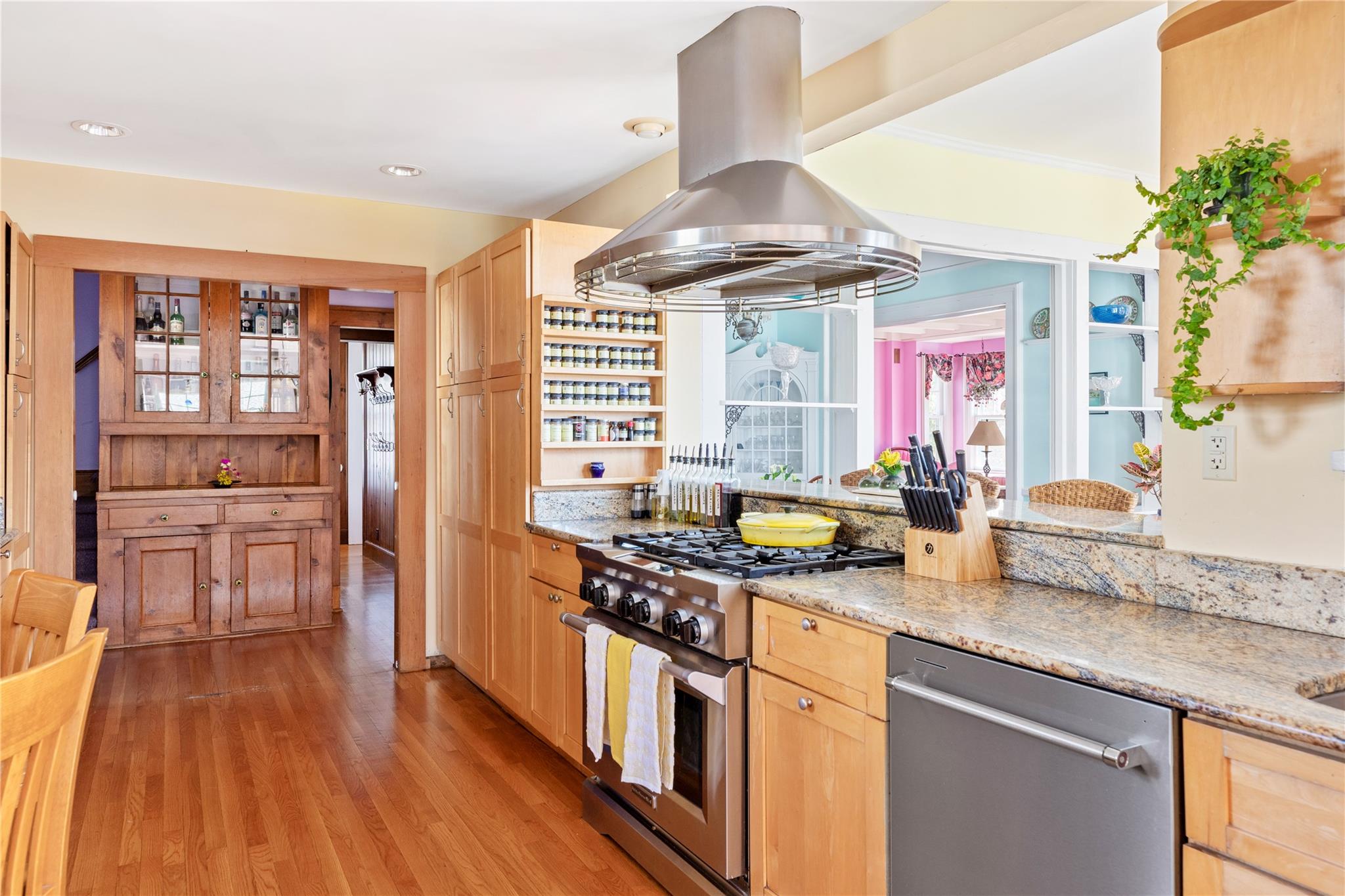 147 S Windsor Avenue, Brightwaters, New York image 19