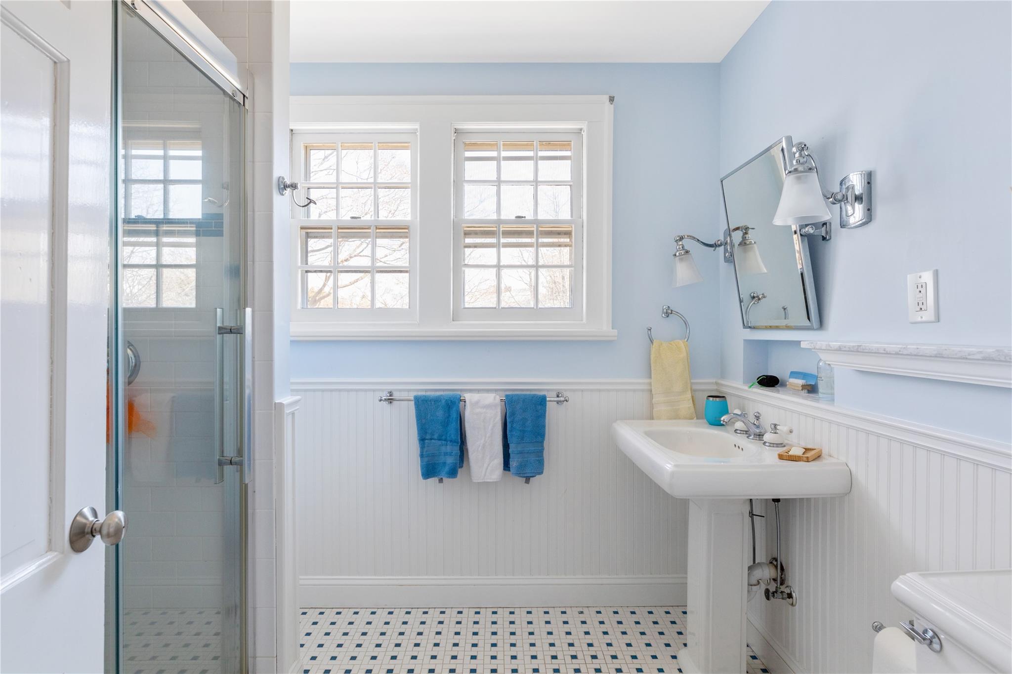 147 S Windsor Avenue, Brightwaters, New York image 25