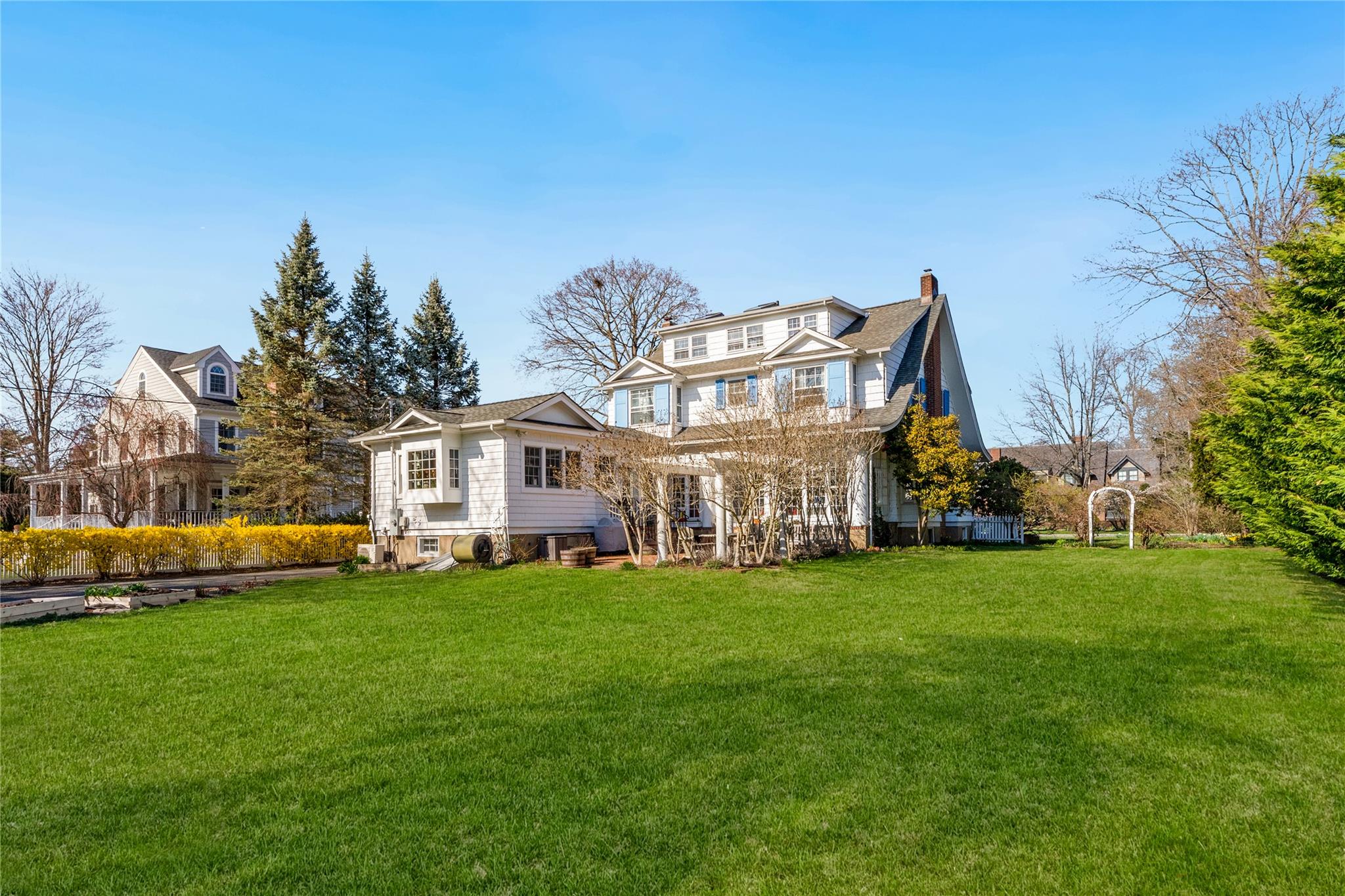 147 S Windsor Avenue, Brightwaters, New York image 29