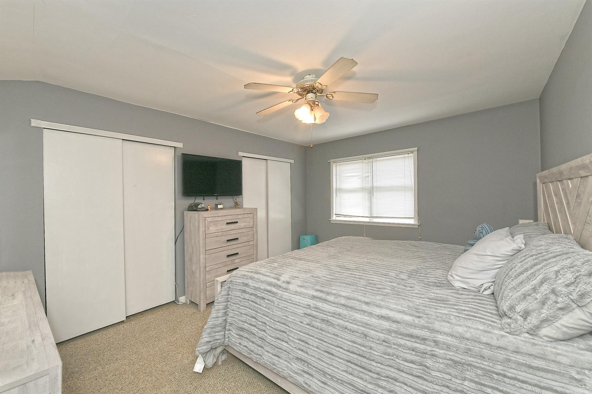 28 Merle Place, Deer Park, New York image 16