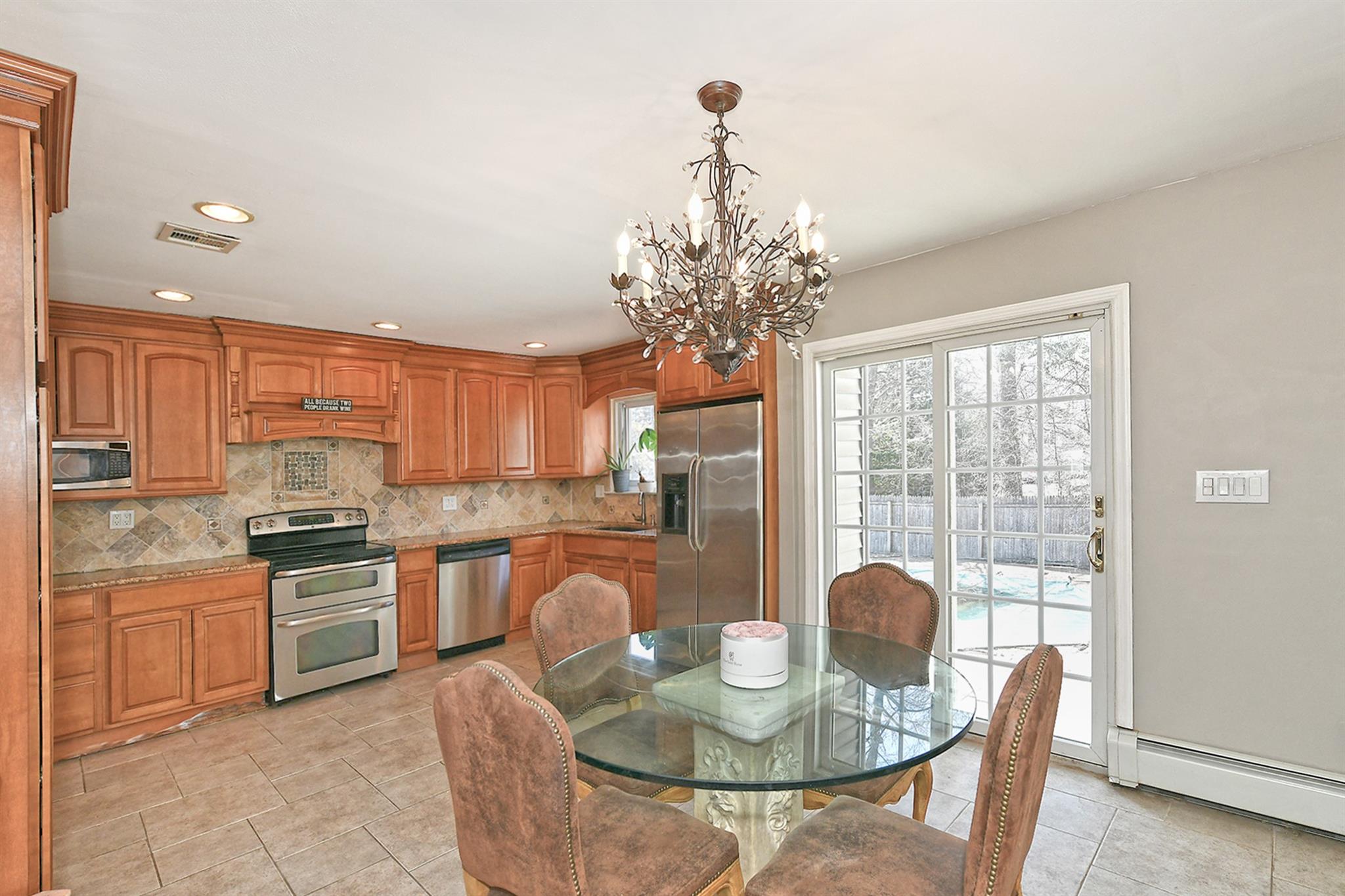 28 Merle Place, Deer Park, New York image 7