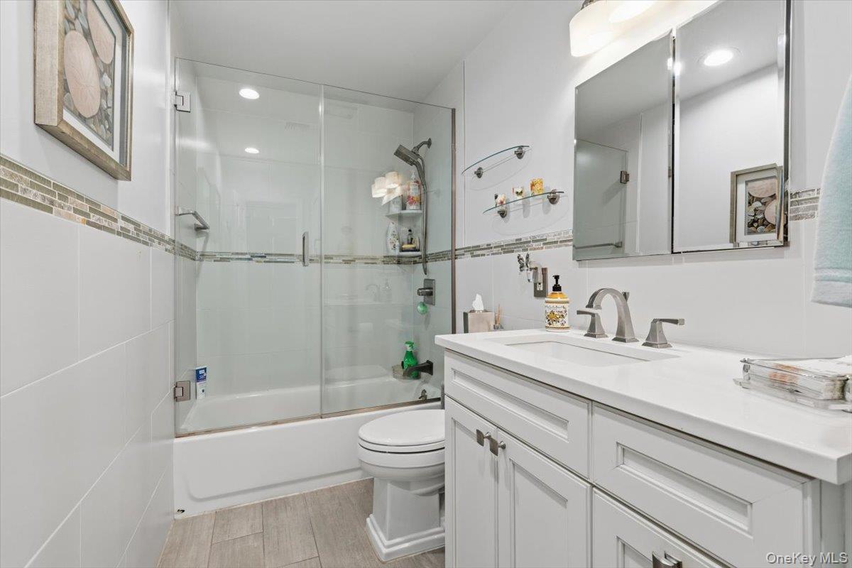 Long Beach, New York 11561, United States, 3 Bedrooms Bedrooms, ,2 BathroomsBathrooms,Residential,Active,257346