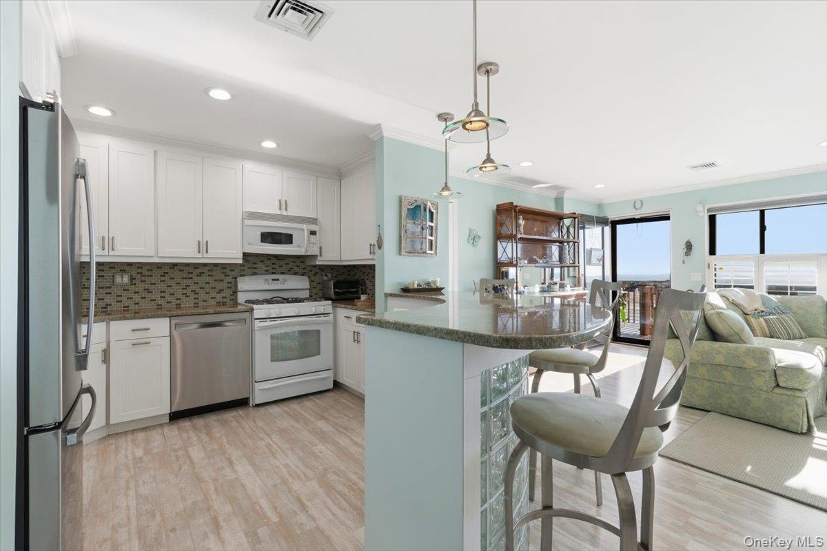 Long Beach, New York 11561, United States, 3 Bedrooms Bedrooms, ,2 BathroomsBathrooms,Residential,Active,257346