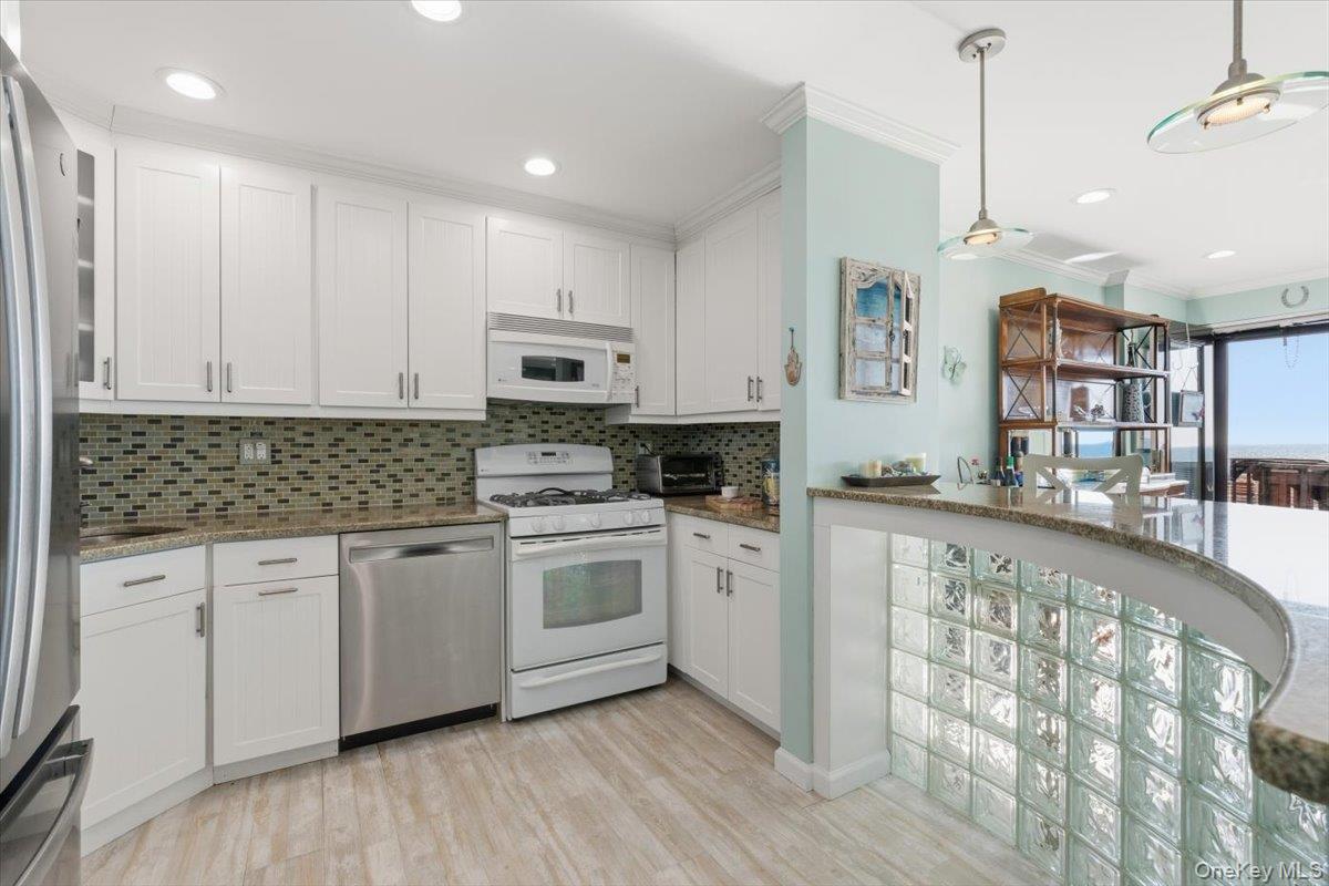 Long Beach, New York 11561, United States, 3 Bedrooms Bedrooms, ,2 BathroomsBathrooms,Residential,Active,257346