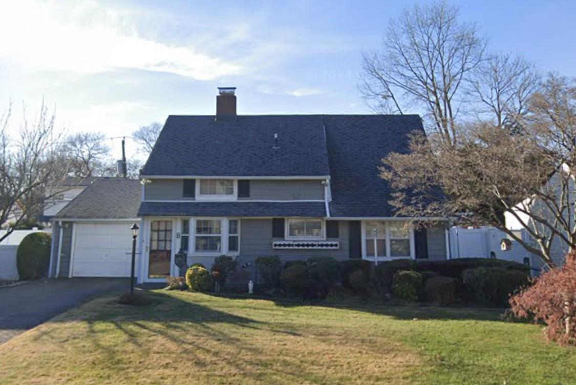 8 August Ln, Hicksville, New York image 1