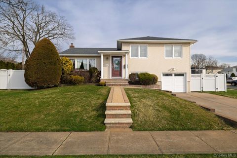 3643 Woodward Avenue Seaford NY 11783