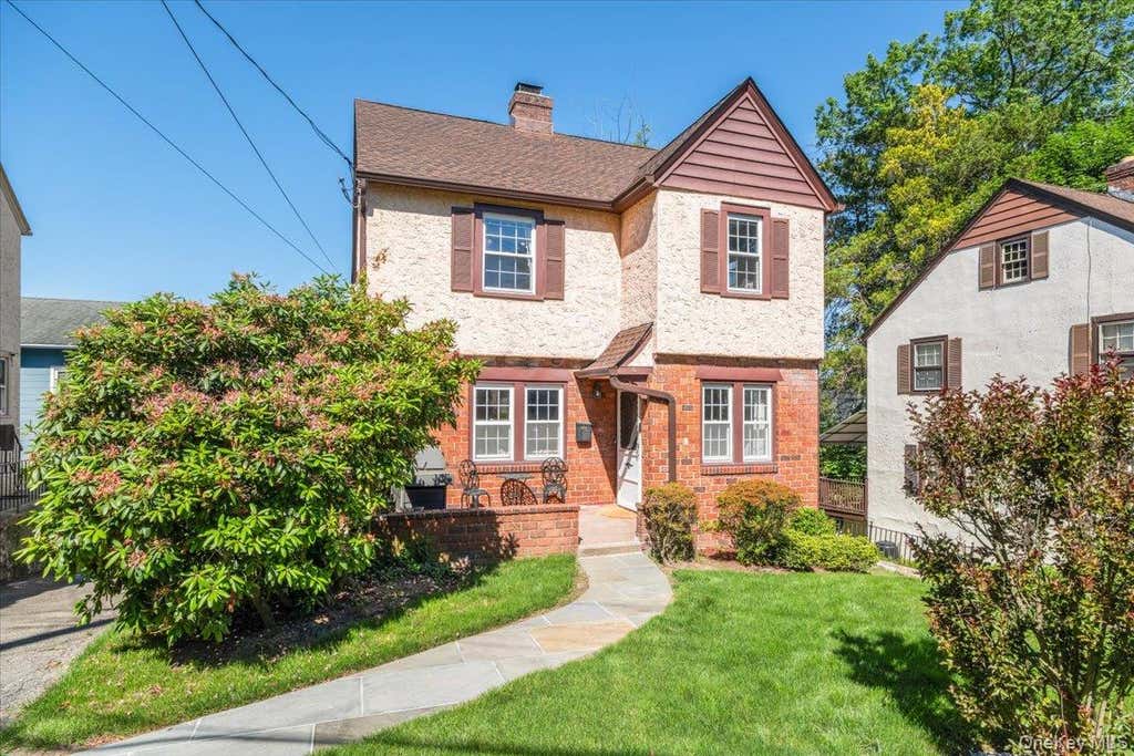 Photo of 8 Interlaken Avenue, New Rochelle, NY 10801 (MLS # 1009139)