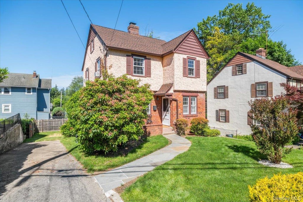 Photo of 8 Interlaken Avenue, New Rochelle, NY 10801 (MLS # 1009139)