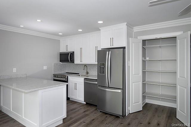 164 W Montauk Highway 6