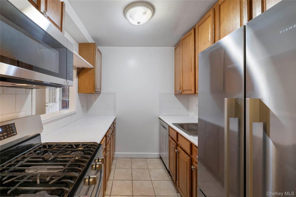 Photo of 2750 Johnson Avenue #7G, Bronx, NY 10463 (MLS # 939370)