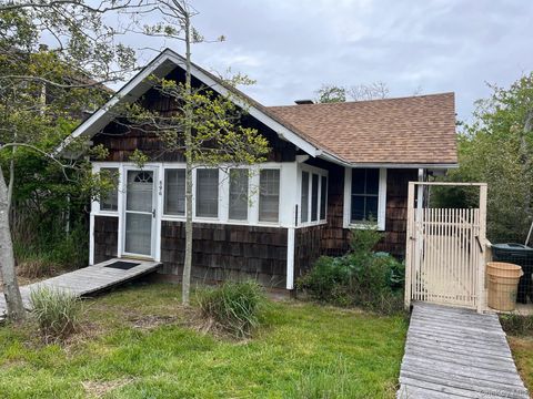 Photo of 896 Evergreen, Ocean Beach, NY 11770 (MLS # 989590)