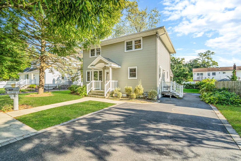 Photo of 263 Waco Street, Lindenhurst, NY 11757 (MLS # 1062302)